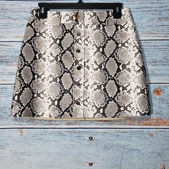 K.zell Dresses & Skirts - K.zell snake print skirt